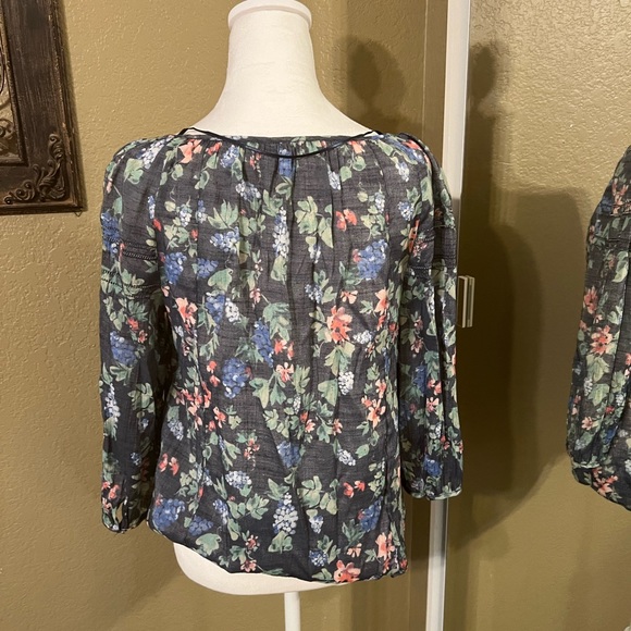 Lauren Conrad Women’s Top Blouse Floral Print Blue Gently Used Size Medium - Picture 7 of 7